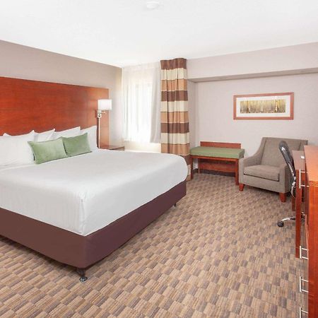 Wyndham Garden Fort Wayne Bagian luar foto