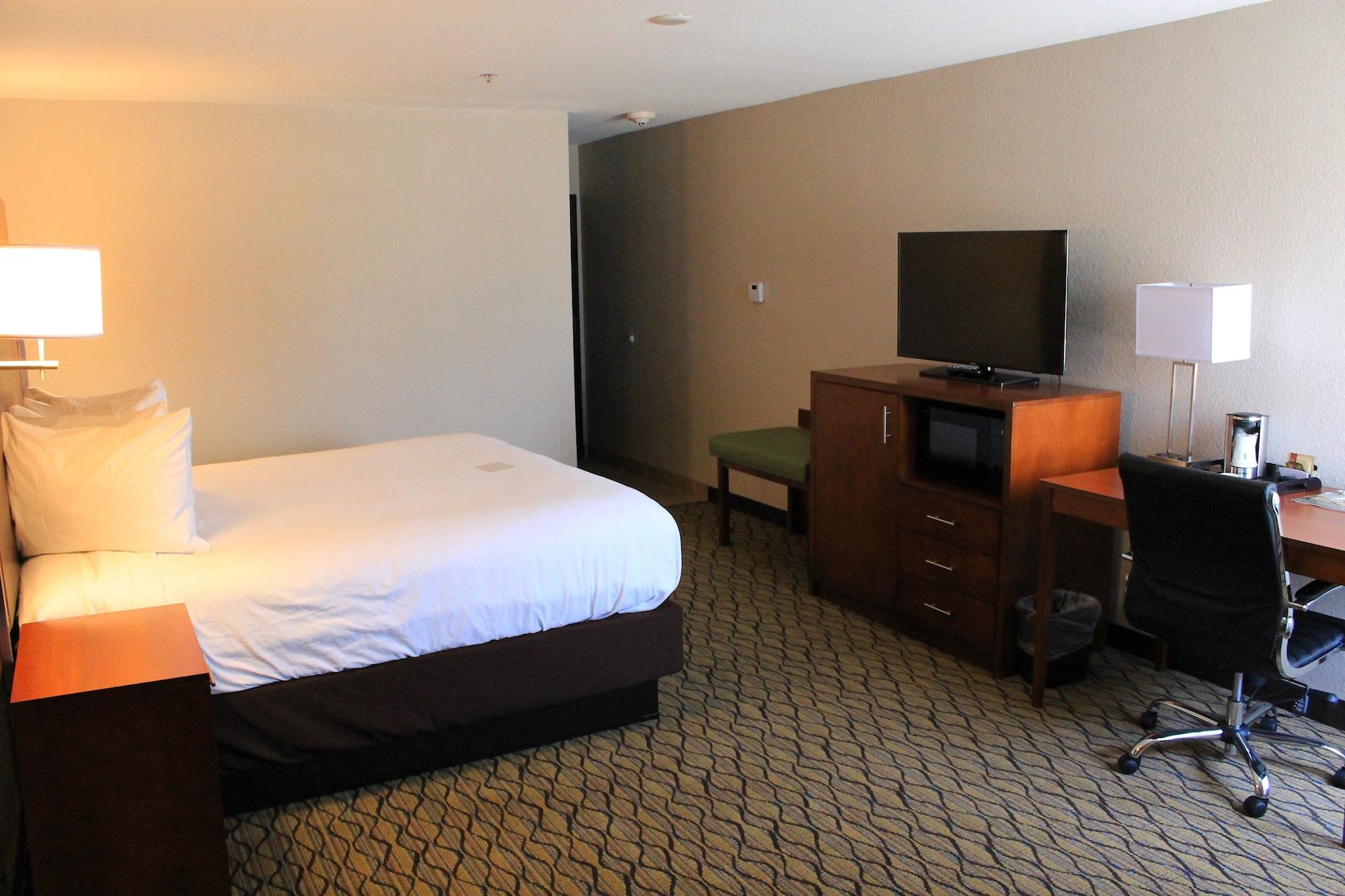 Wyndham Garden Fort Wayne Bagian luar foto