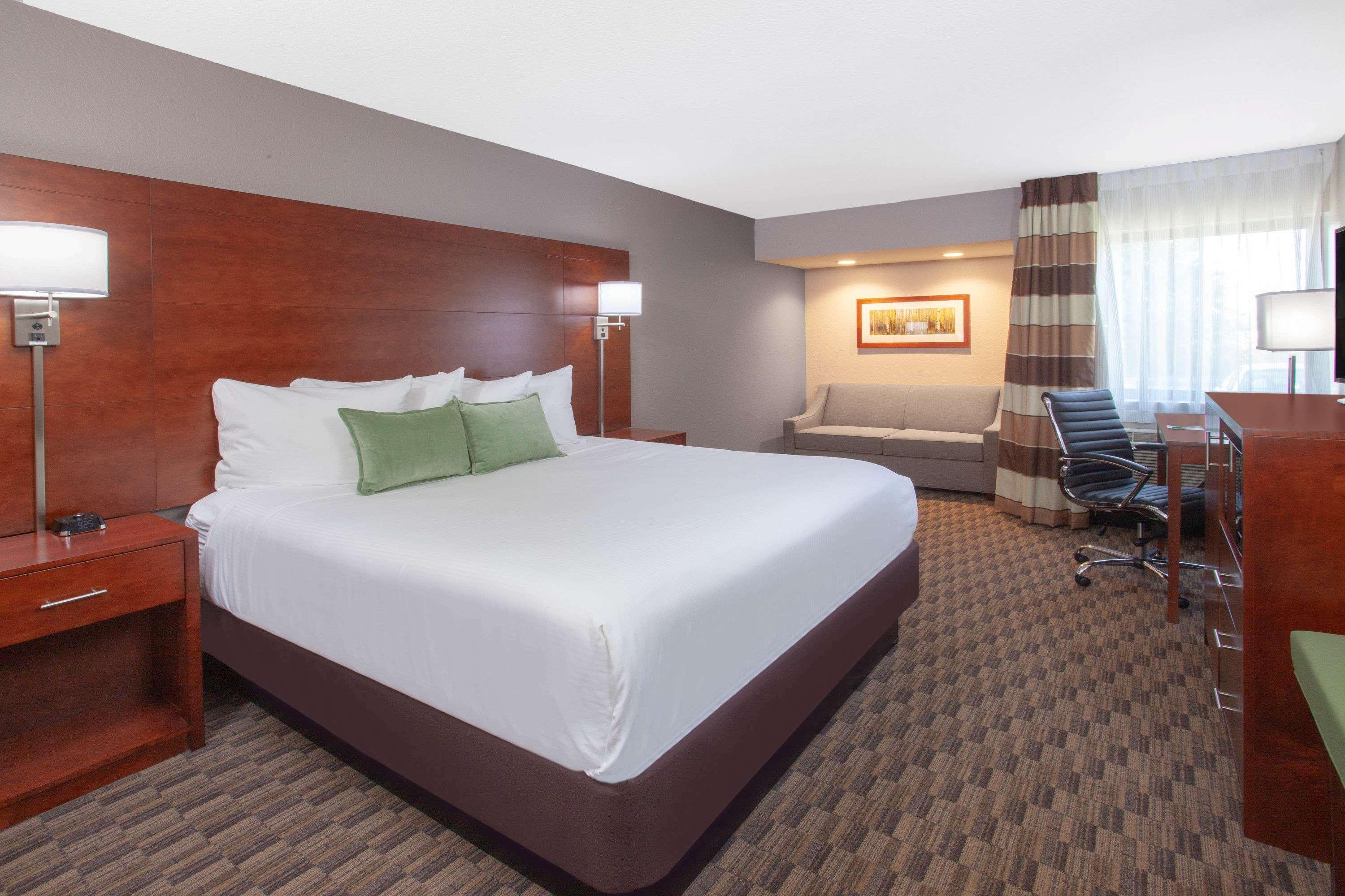 Wyndham Garden Fort Wayne Bagian luar foto