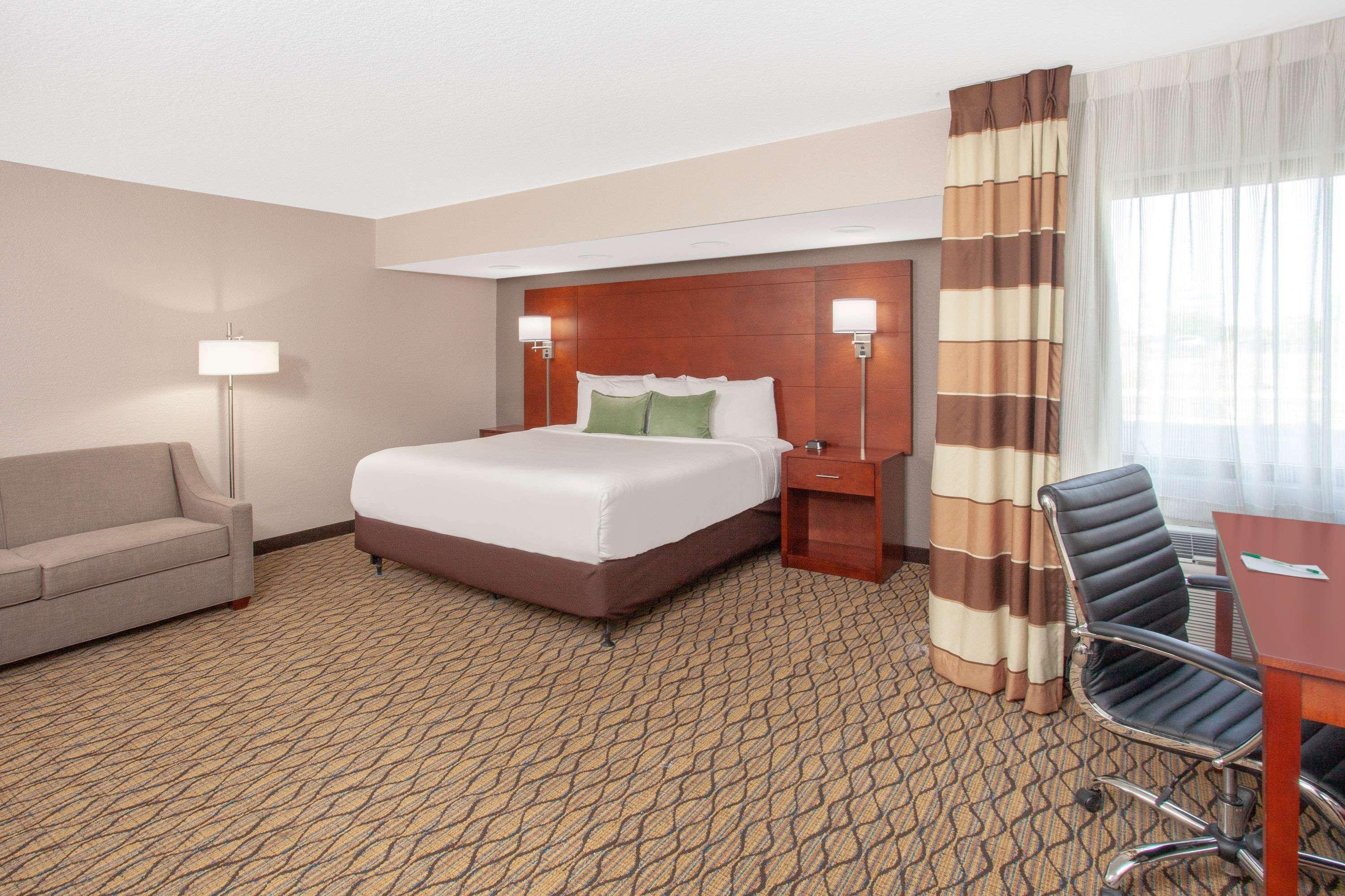 Wyndham Garden Fort Wayne Bagian luar foto