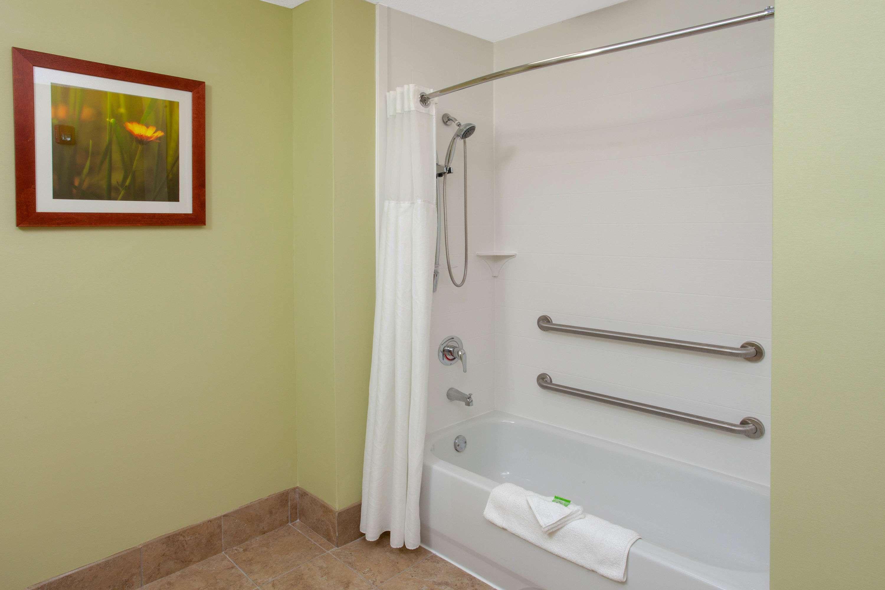 Wyndham Garden Fort Wayne Bagian luar foto