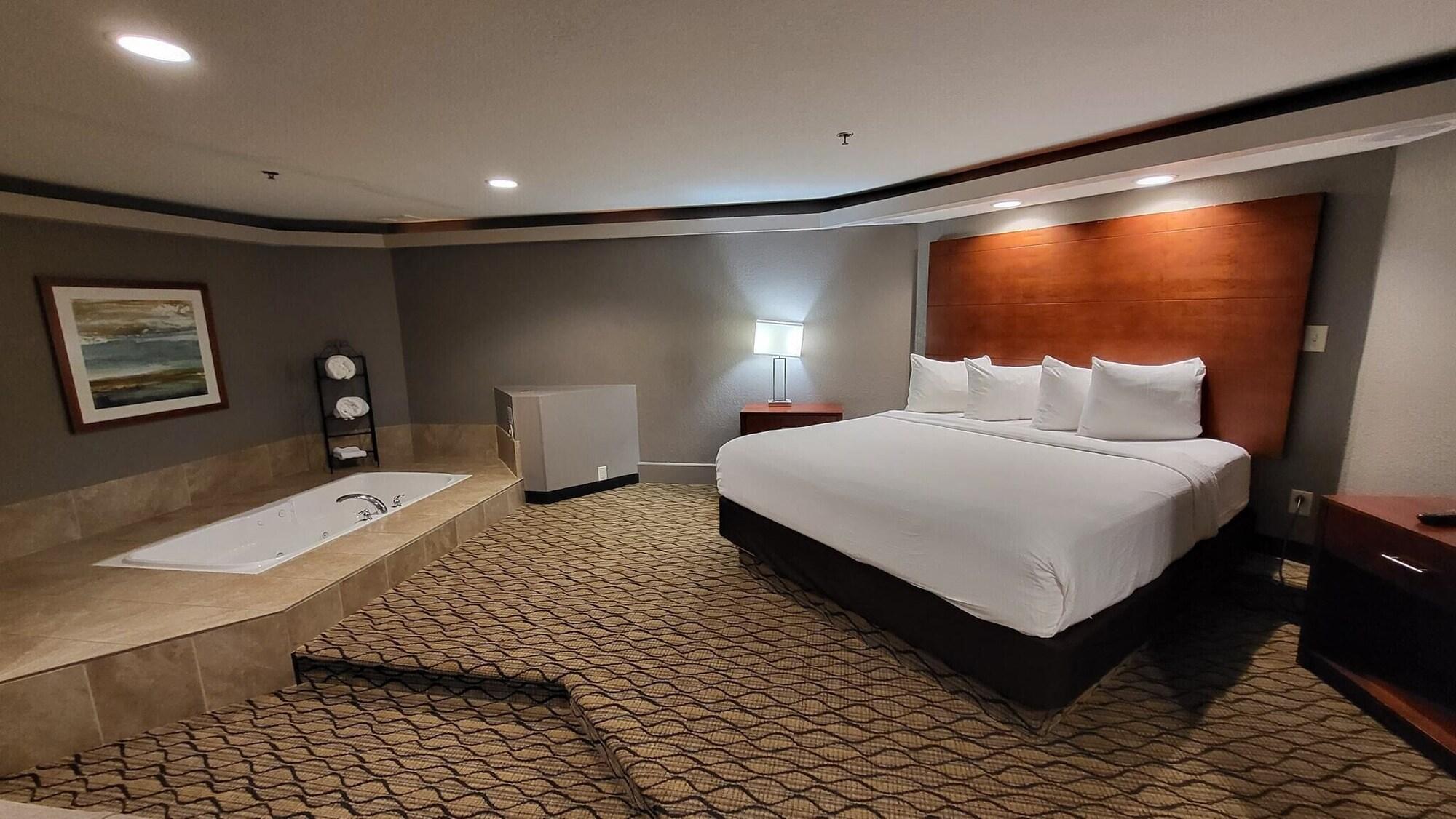 Wyndham Garden Fort Wayne Bagian luar foto