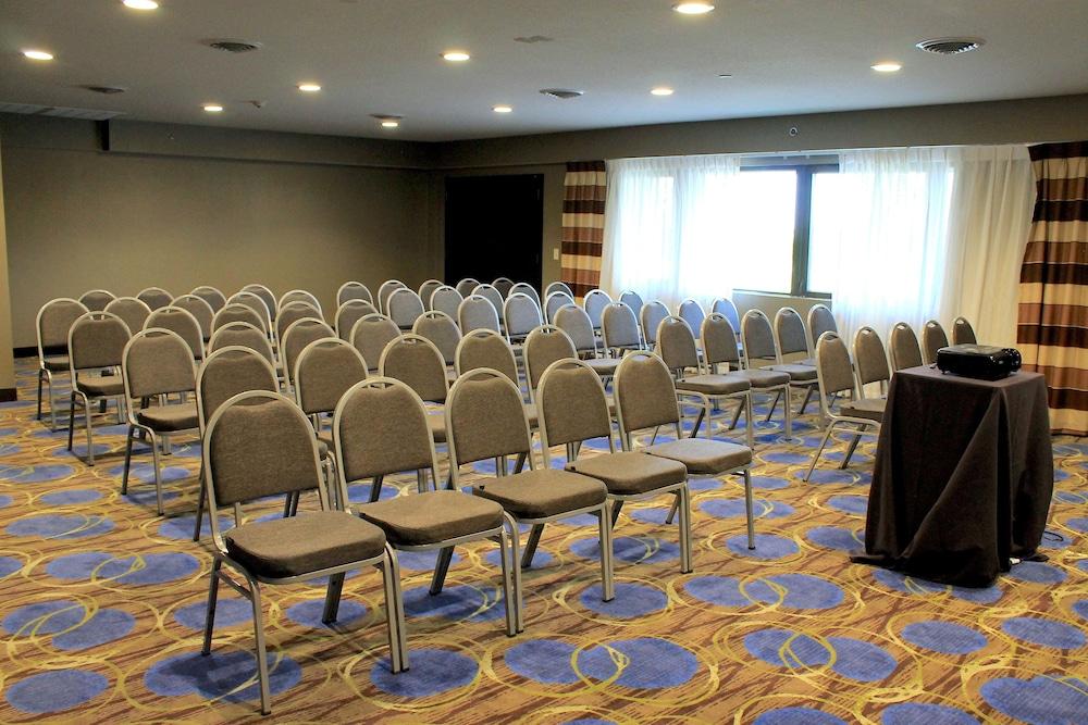 Wyndham Garden Fort Wayne Bagian luar foto