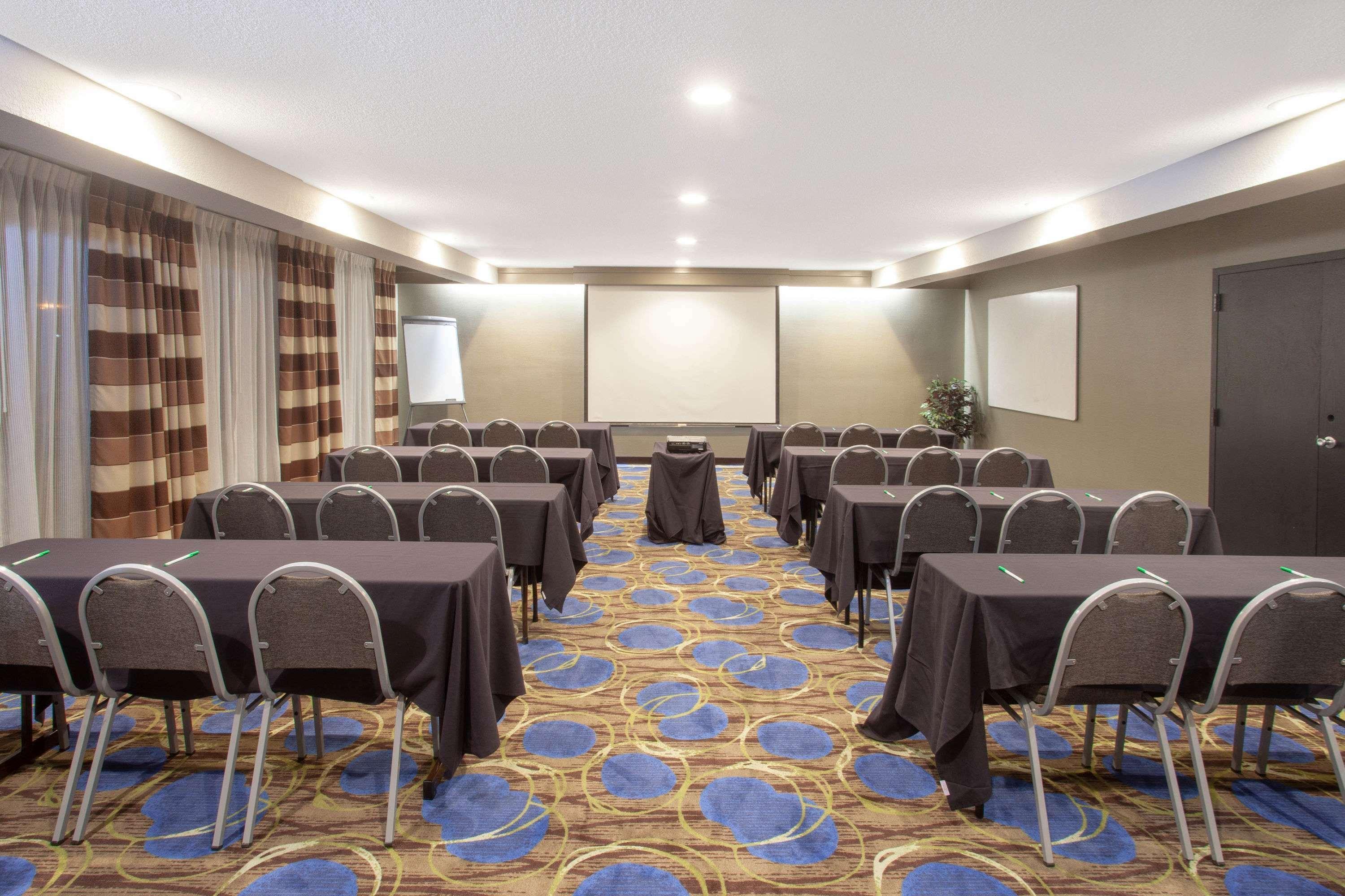 Wyndham Garden Fort Wayne Bagian luar foto