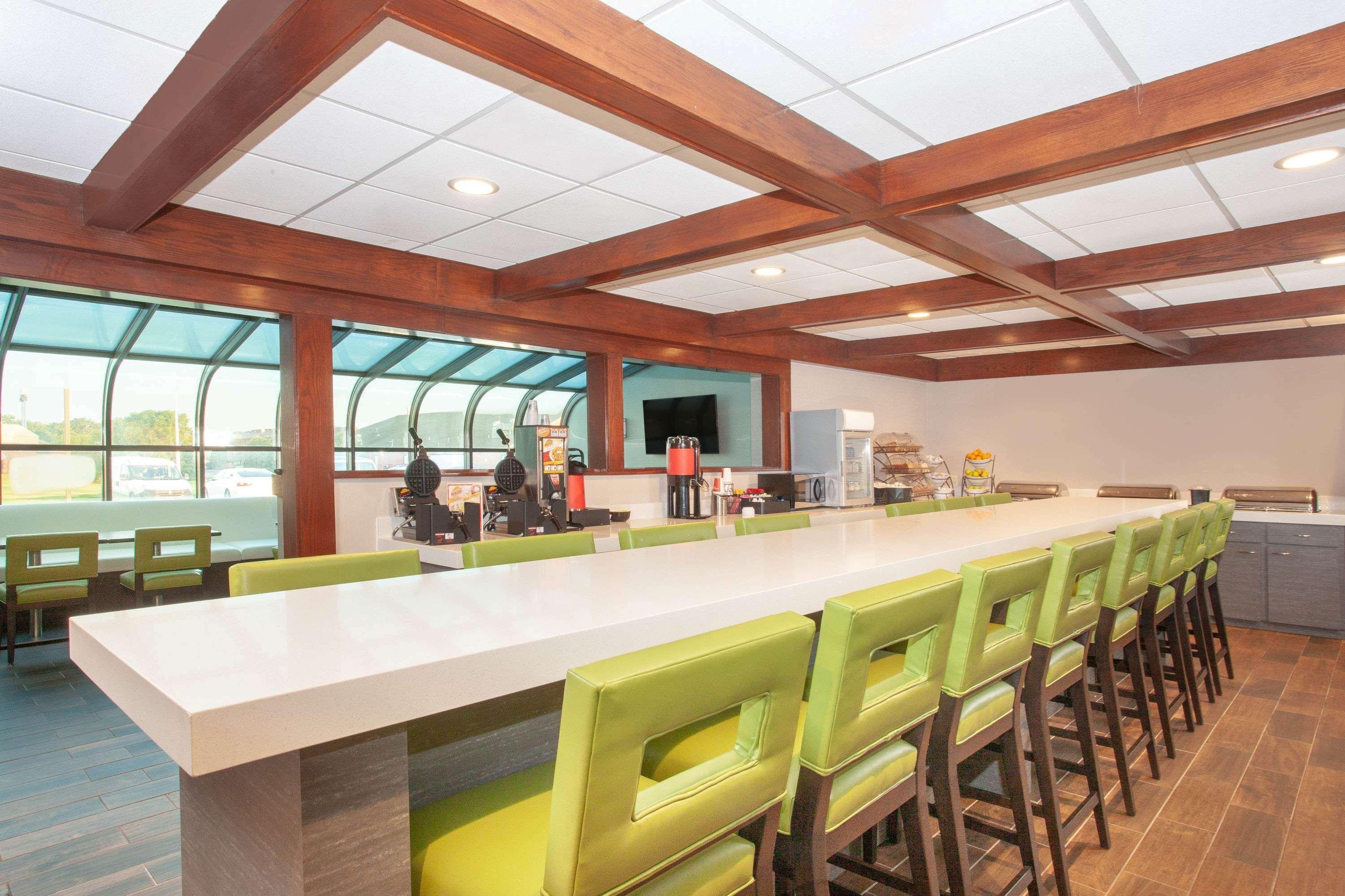 Wyndham Garden Fort Wayne Bagian luar foto