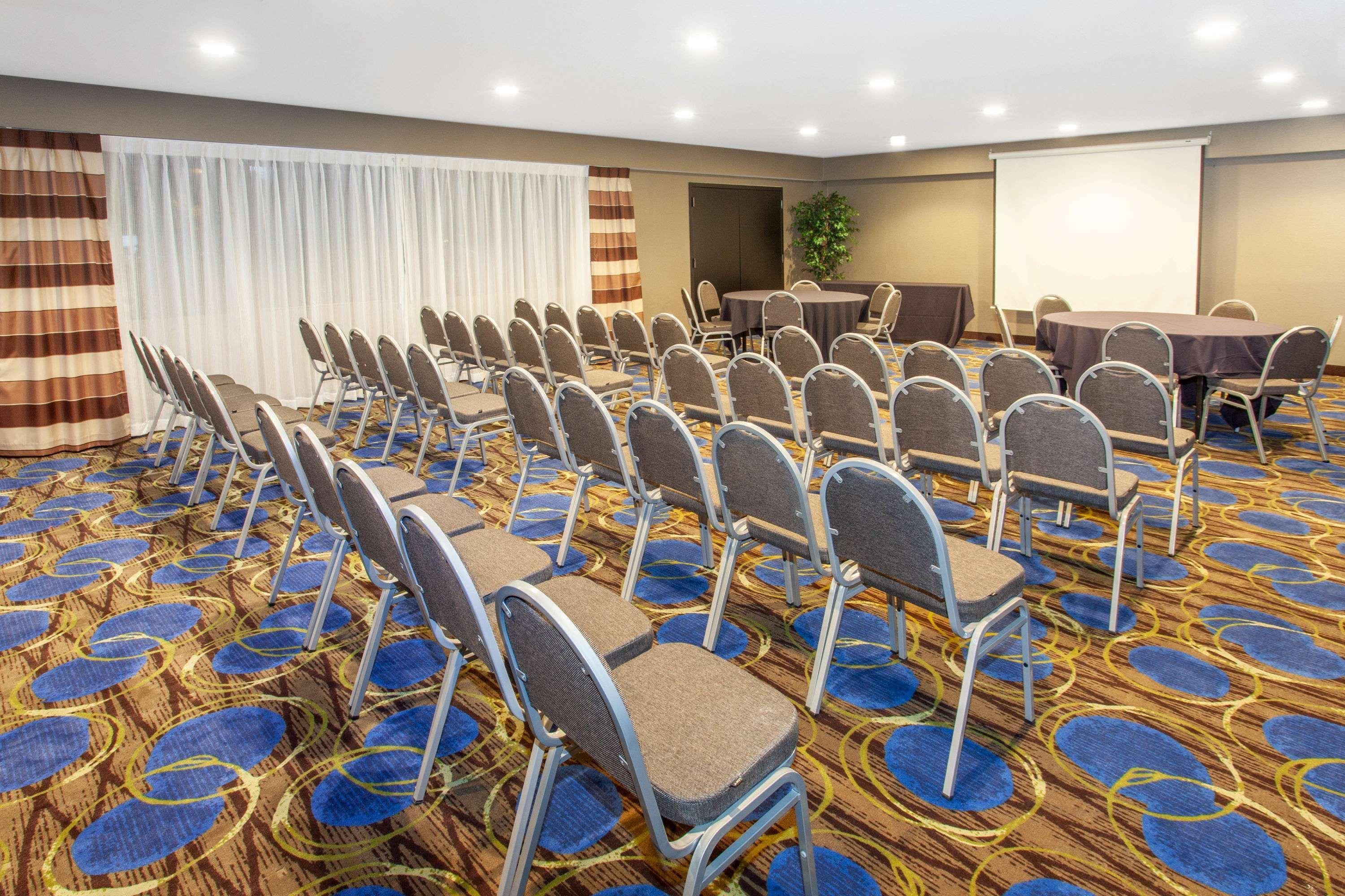 Wyndham Garden Fort Wayne Bagian luar foto