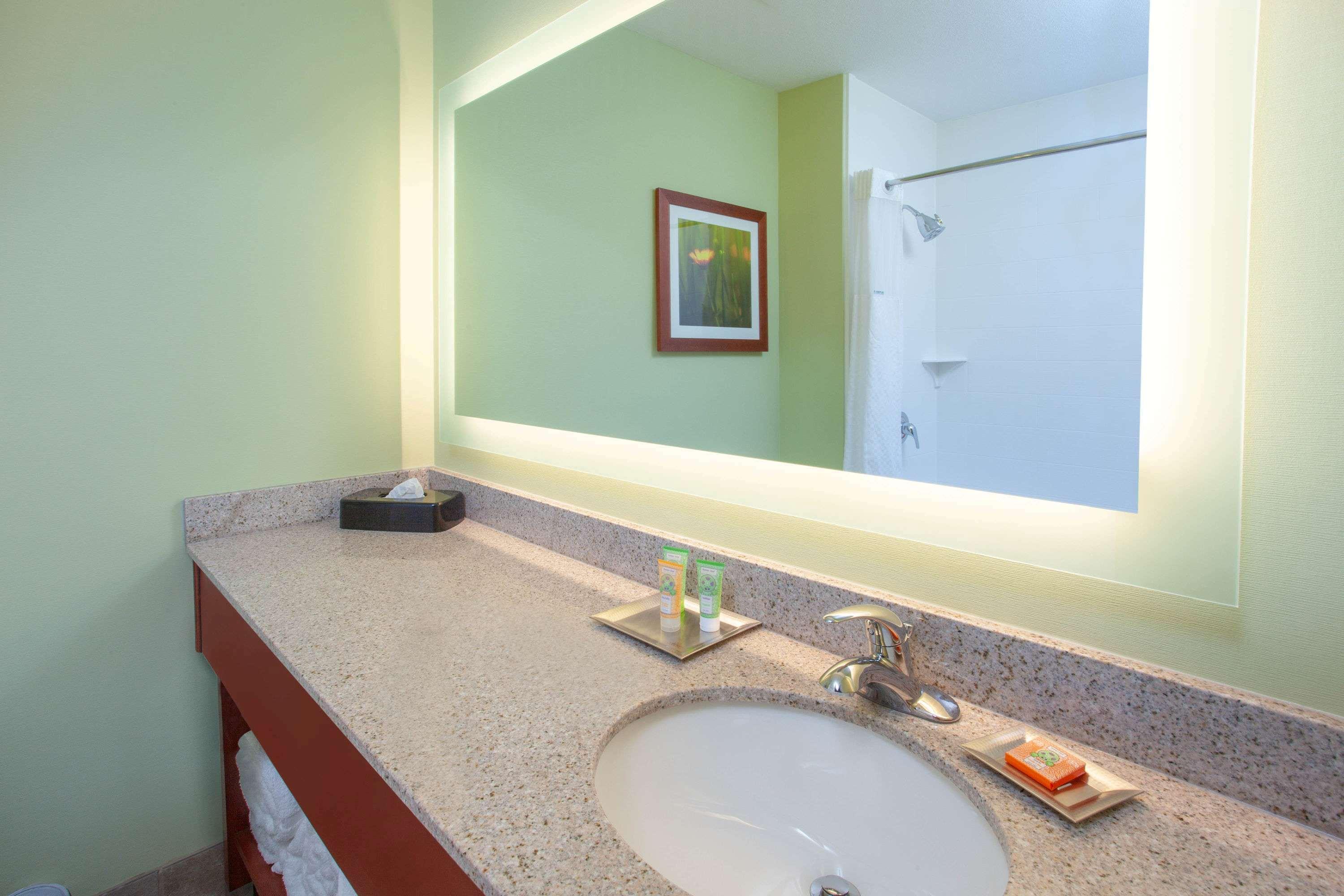 Wyndham Garden Fort Wayne Bagian luar foto
