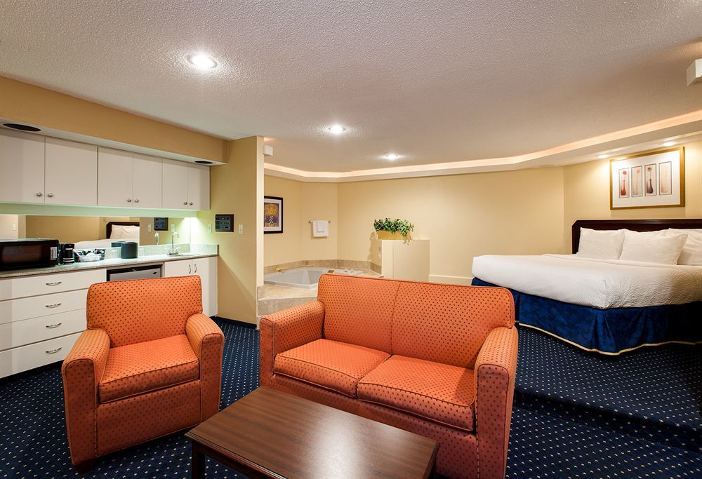 Wyndham Garden Fort Wayne Bagian luar foto