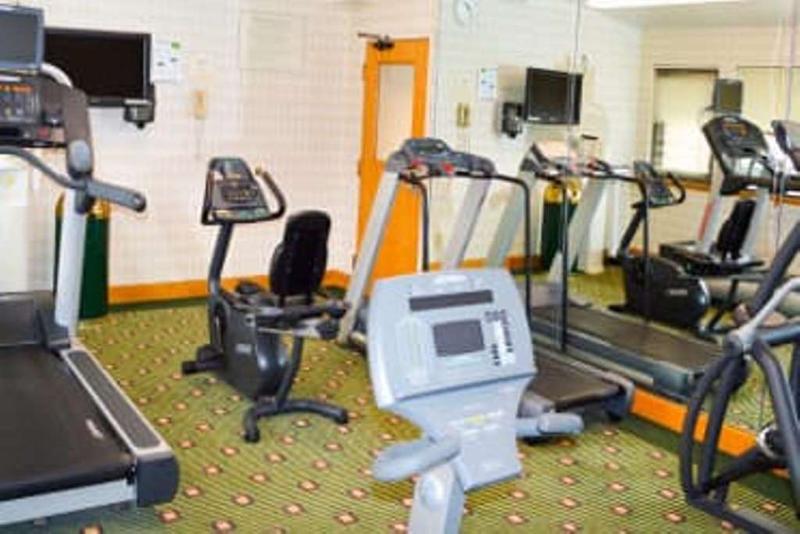 Wyndham Garden Fort Wayne Bagian luar foto