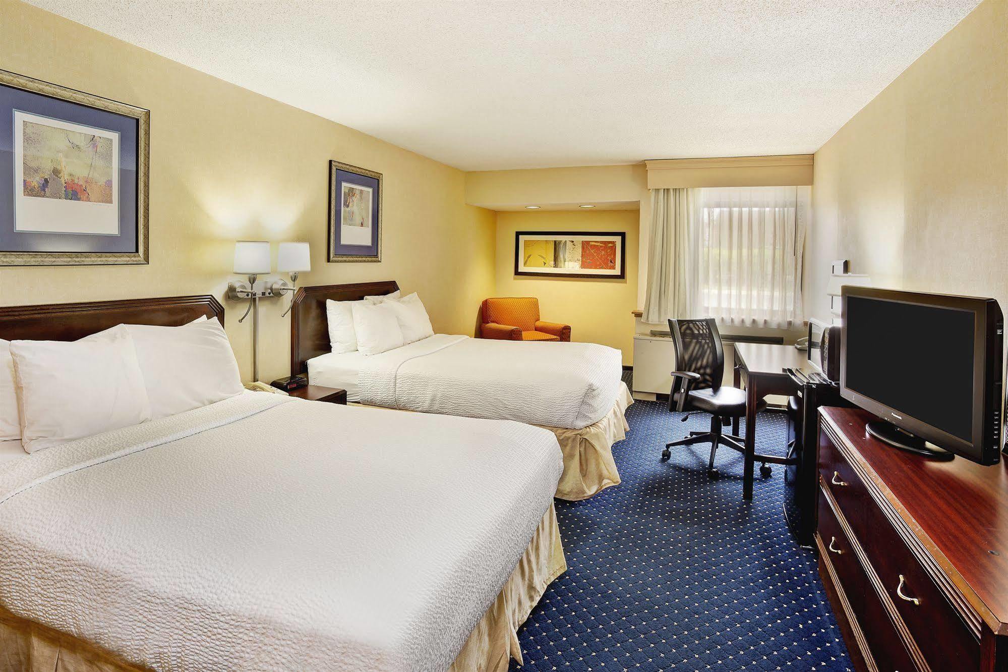 Wyndham Garden Fort Wayne Bagian luar foto
